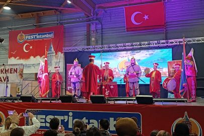 Bursa Mehter takımı Paris'te sahne aldı