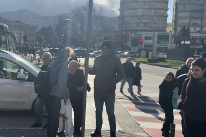 Bursa’da lodos dehşeti: Vatandaşlar ayakta durmak için direklere tutundu!