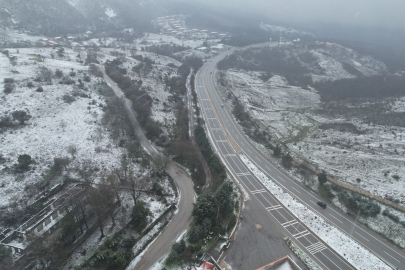 Yalova-Bursa yolu süpürgelik mevkiinde kar mesaisi: Ekipler teyakkuzda!