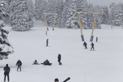 Uludağ’da kar kalınlığı 1 metreye dayandı: Zirvede kış şöleni!