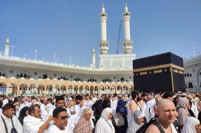 Miraç Kandilinde Kâbe’de mahşerî kalabalık