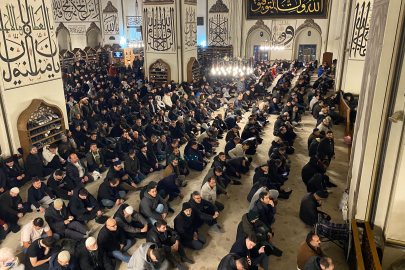 Ulu Cami Miraç Kandili'nde dolup taştı