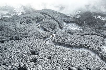 Bursa’da kış güzelliği: Uludağ yolunda kartpostallık kareler