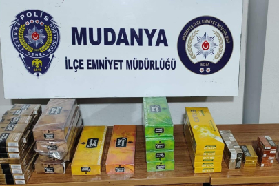 Polis takibe aldı, araçtan yüzlerce paket kaçak sigara çıktı