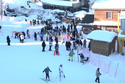 Uludağ’da sömestr cümbüşü: Zirve öğrenci akınına uğradı!