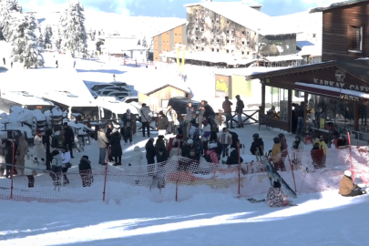 Uludağ’a yarıyıl tatili akını: Eksi 7 derecede sucuk ekmek keyfi