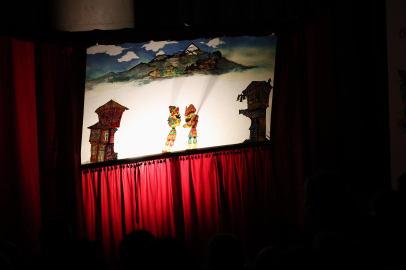 Osmangazi'de gölge oyunu karagöz'e çocuklardan büyük ilgi