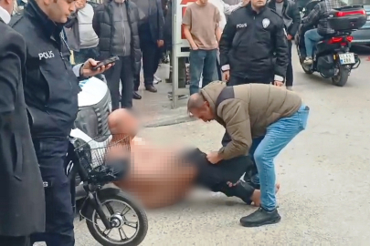 Çıplak halde caddede dolaşan şahıs gözaltına alındı