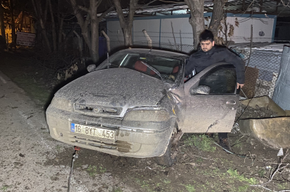 İnegöl'de kontrolü kaybeden sürücü 4 genci yaraladı