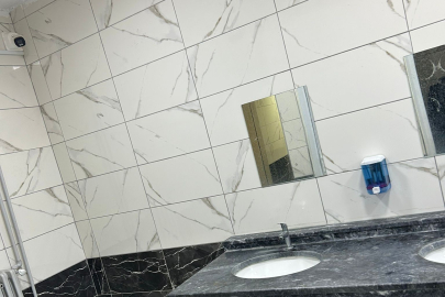 Okulda akılalmaz olay: Öğrenci tuvaletlerine güvenlik kamerası takıldı!