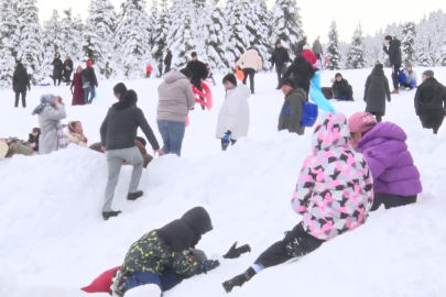 Uludağ'da sömestir finali: Tatilciler pistleri boş bırakmadı!