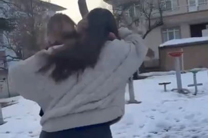 Küçük kızlara parkta darp dehşeti: Önce para istediler, sonra saçlarından sürüklediler!