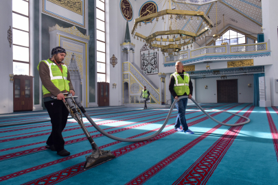 Bursa’daki camilerde Ramazan temizliği