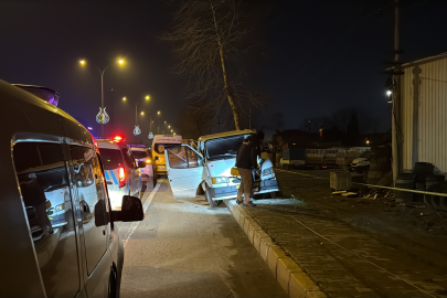 Sakarya’da feci kaza: Kamyonetten fırlayan stepne yayayı hayattan kopardı