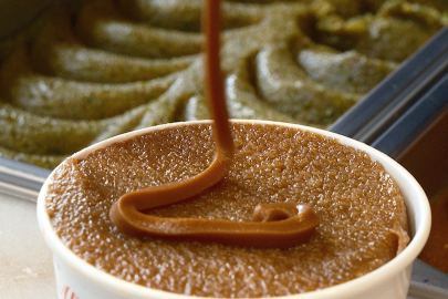 125 yıllık gelenek gençlerin gözdesi oldu: Dondurmalı irmik helvası dünyayı sarıyor.