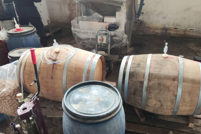 Bursa'da kaçak üretime suçüstü! Litrelerce ele geçirildi