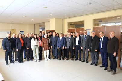 Gemlik MYO’da bayrak değişimi: Prof. Dr. Yahya Işık görevini Doç. Dr. Metin Bilgin’e devretti.