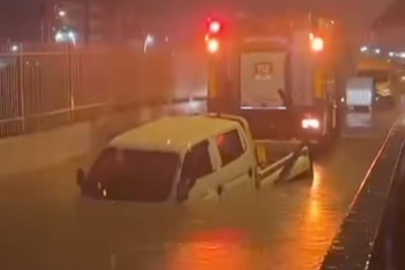 İzmir'deki selden acı haber geldi! Alt geçitte mahsur kalan aracın sürücü hayatını kaybetti