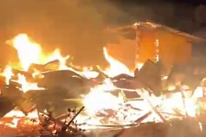 Yanan evden tabancasını almak isterken alevler içinde kalan emekli polis hayat mücadelesini kaybetti