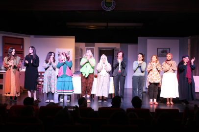 İnegöl Belediyesi Şehir Tiyatrosu’nun “Kadın Sığınağı” oyunu sanatseverlerle buluştu