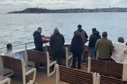 İstanbul Boğazı’nda can pazarı: Eminönü-Üsküdar vapurundan suya atladı!