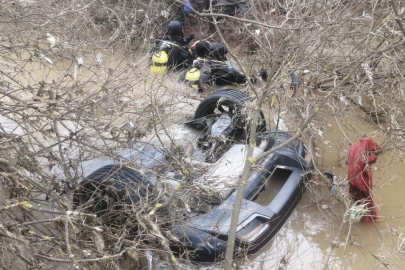 Otomobil dereye uçtu: 2 kız kardeş öldü, yanlarındaki 2 kişi olay yerinden kaçtı