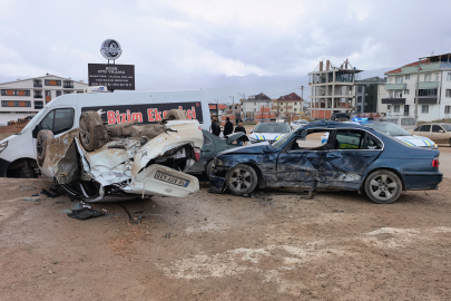 Bursa'da korkunç kaza! 4 gencin durumu kritik