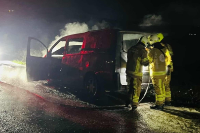 Bursa’da seyir halindeki araç alevlere teslim oldu
