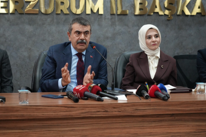 "Sadece yalan ve iftira siyaseti var!" Bakan Tekin Erzurum’dan sert yüklendi