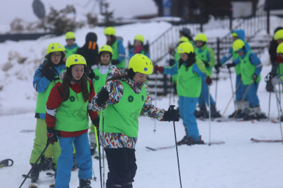 Başkan Bozbey’den çocuklara "Zirve" hediyesi