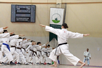 Osmangazi’de karate şöleni: 300 genç sporcu yeni kuşaklarına kavuştu!
