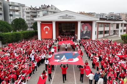 Sadettin Türkün Ortaokulu'ndan milli gurur: Bahçe kırmızı-beyaza büründü