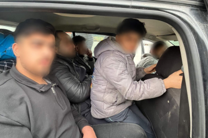 Bursa-İzmir Otoyolu’nda göçmen kaçakçılığına suçüstü