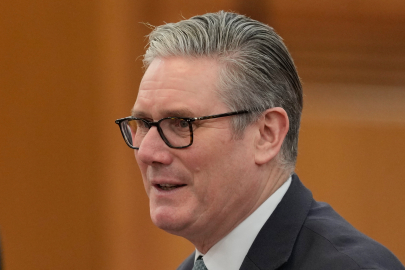 İngiltere'de yer yerinden oynuyor! Epstein skandalı sonrası Başbakan Starmer'dan "istifa" yanıtı