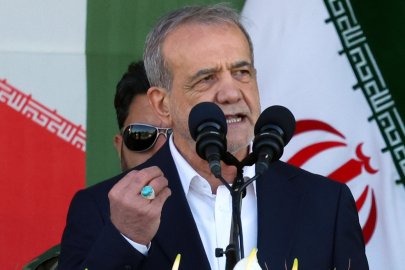 İran Cumhurbaşkanı Pezeşkiyan: "Bin dolar maaş alıyorum"