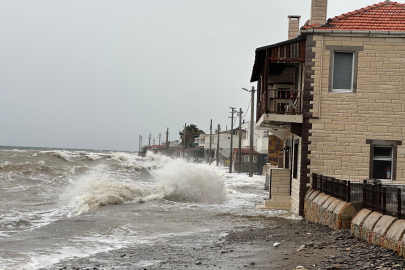 Ayvacık'ta kara ile deniz birleşti
