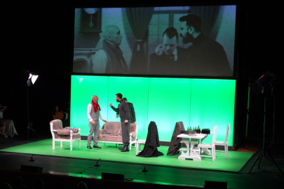 Felsefi derinliğiyle dikkat çeken “Adiller” Bursa’da prömiyer yaptı