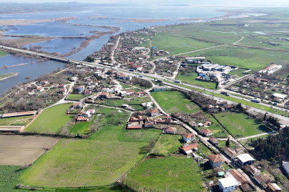 Uluabat gölü taştı, evlerin bahçesine girdi: Su seviyesi tam 6 metre yükseldi!