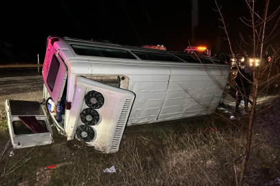 İşçi servisi şarampole devrildi: 17 yaralı