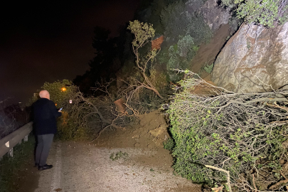 Mudanya’da toprak kayması: Yol çift yönlü trafiğe kapatıldı
