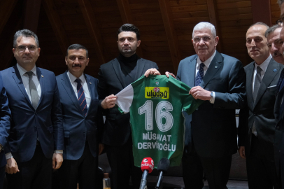 İYİ Parti Genel Başkanı Müsavat Dervişoğlu’ndan Bursaspor’a ziyaret