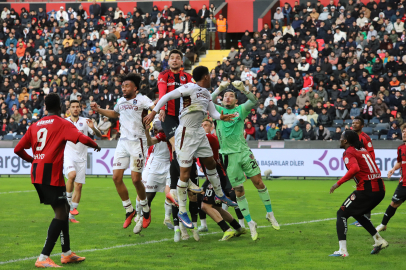 Trabzonspor deplasmanda hata yapmadı! Gaziantep FK'yı 2-1 devirdi