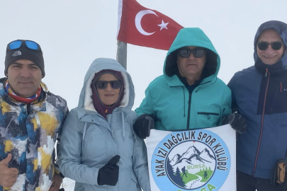 Uludağ zirvesinde bayrak nöbeti