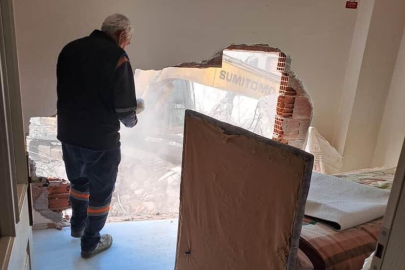 Deprem oluyor sandılar! Karacabey'de büyük gürültüyle yıkıldı