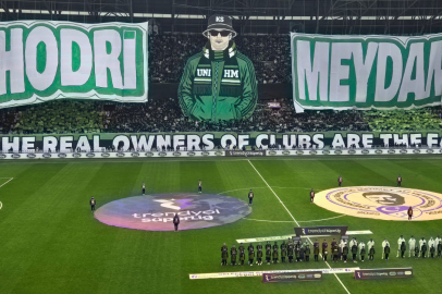 Kocaelispor tribünlerinden Beşiktaş maçında mesajlı koreografi