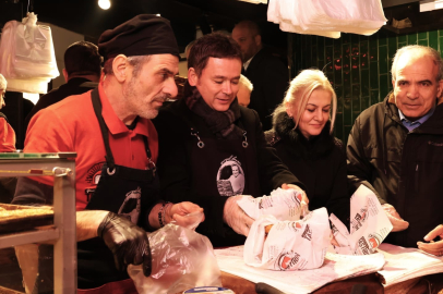 Başkan Aydın’dan Abdal Meydanı’nda simit ve çay ikramı: "Ramazan’ı birlikte yaşıyoruz"