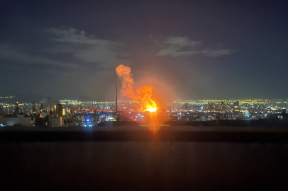 Sunucu canlı yayında duyurdu: "Siyonist düşman kurumumuzu hedef aldı"