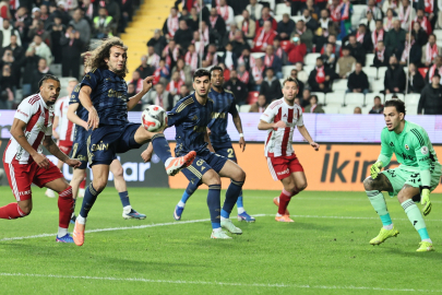 Trendyol Süper Lig’de nefes kesen maç: Antalyaspor – Fenerbahçe 2-2