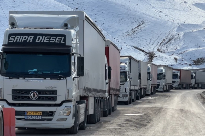 İran sınırı karıştı! Tır şoförleri mahsur kaldı: "Yiyeceğimiz tükeniyor"