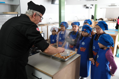 Molla Yegan’da tatlı telaş! Minikler iftar sofrası için kolları sıvadı